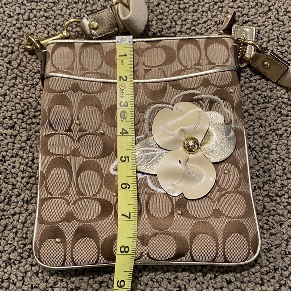 Coach Crossbody Bag in GUC - Picture 10 of 10